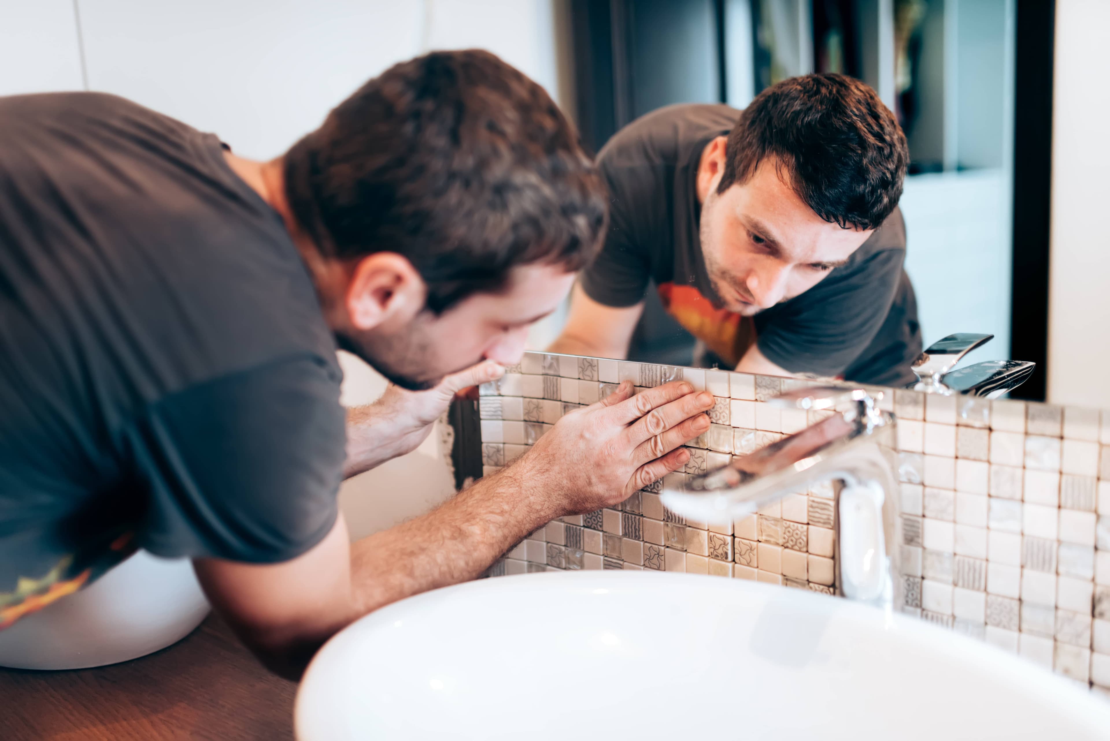 Reconversion professionnelle en carreleur mosaïste  : guide et formation