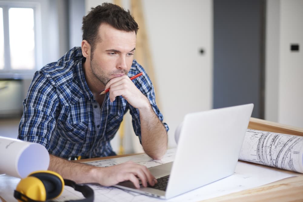 Reconversion professionnelle en technicien de maintenance des bâtiments : guide et formations