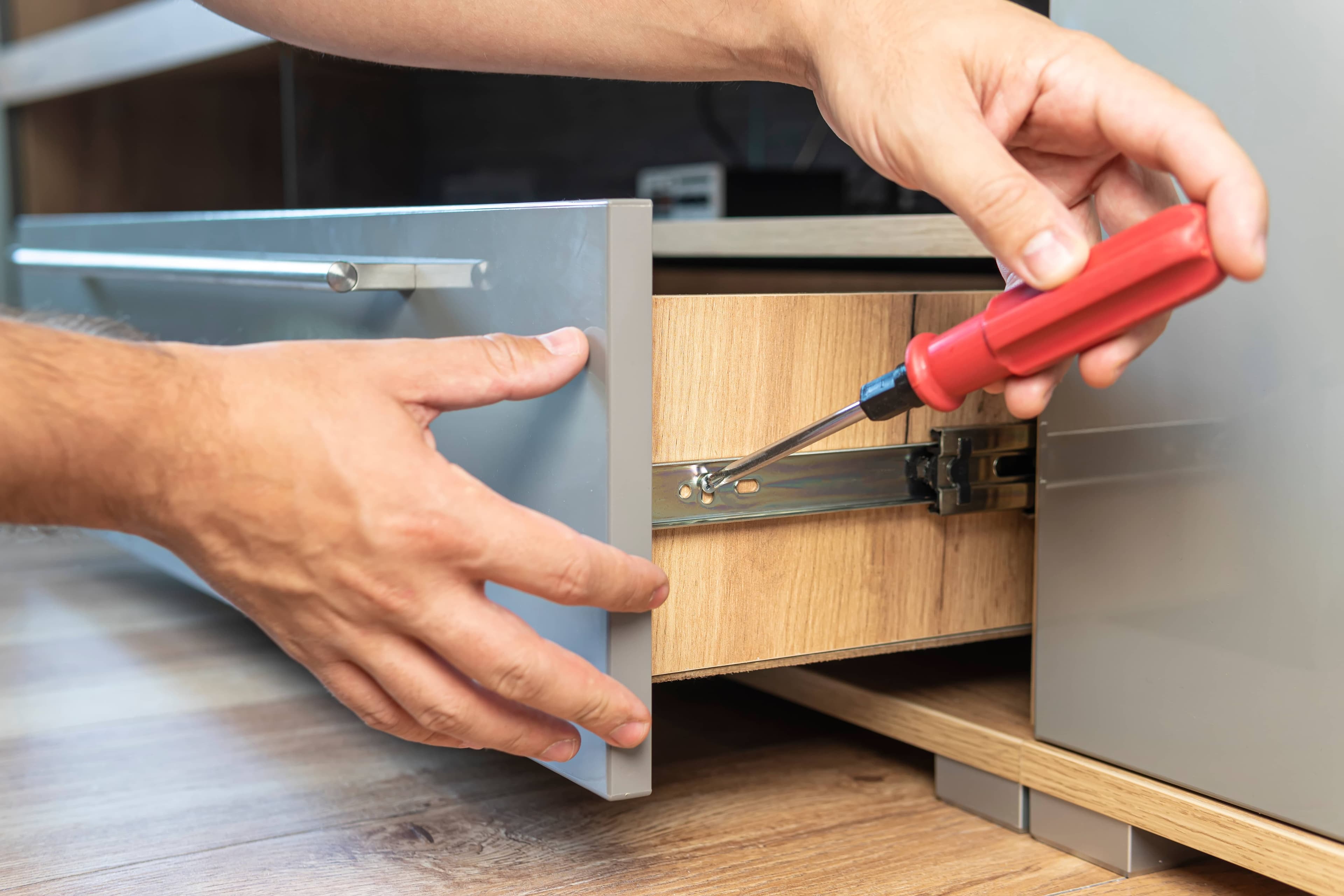 Salaire d’un Menuisier Installateur : que peut-on espérer après un CAP ?