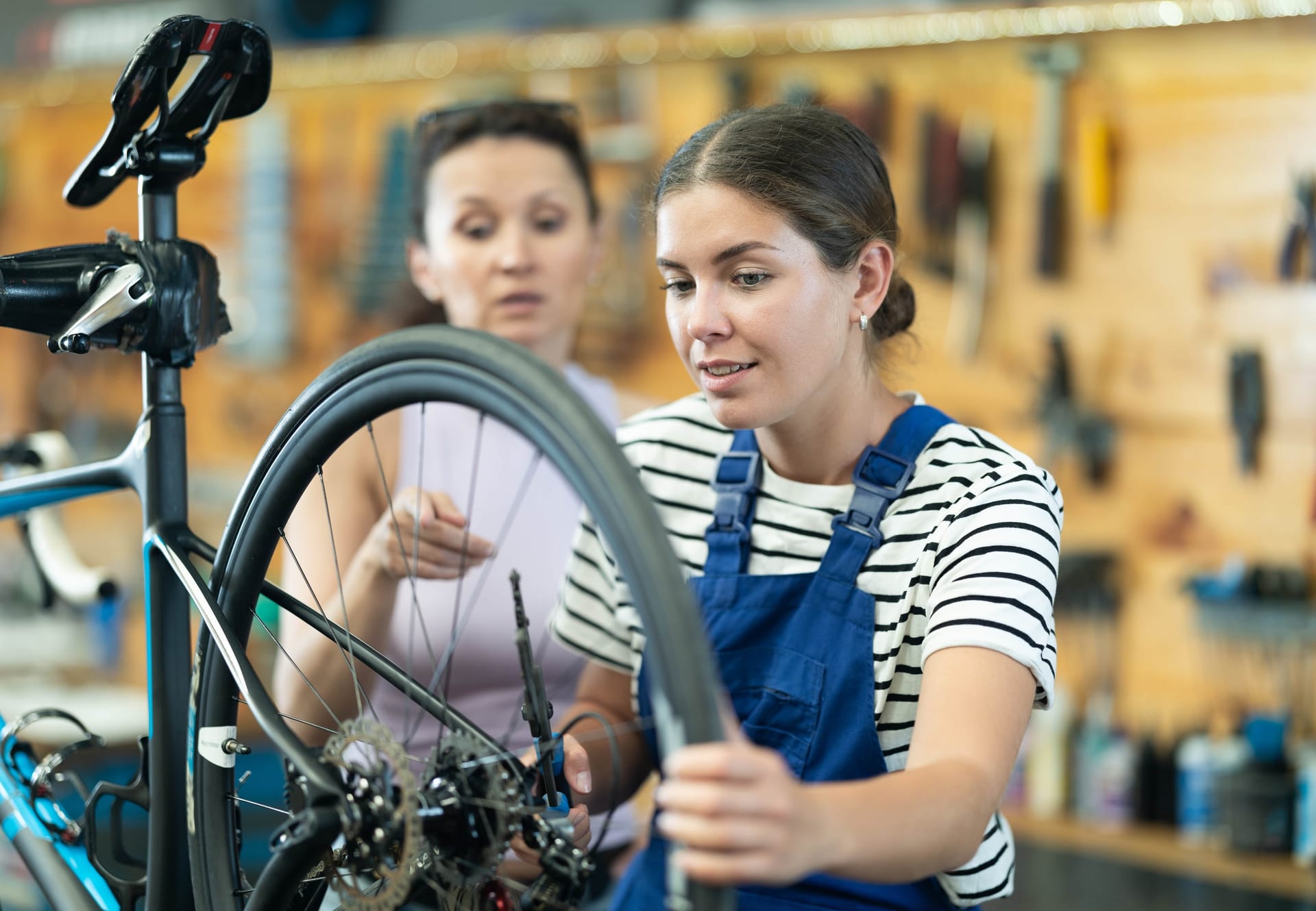 Les débouchés après la formation technicien cycles : guide complet
