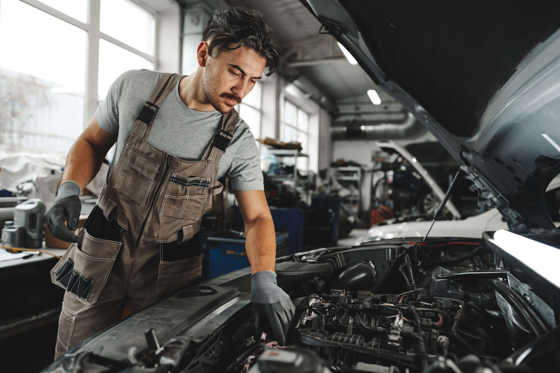 Formation mécanique auto en 1 an : le guide pour réussir votre formation accélérée