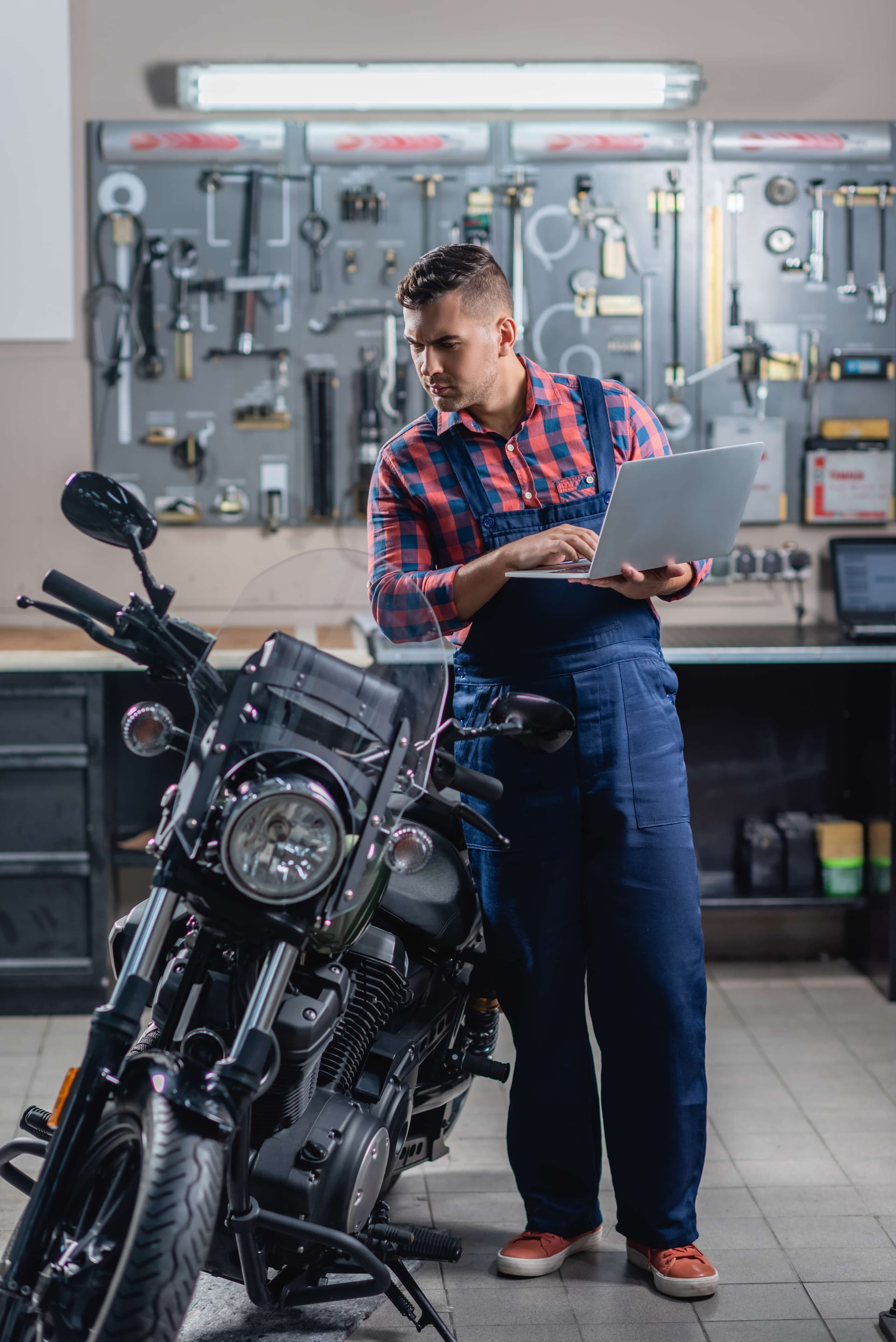 Formation mécanique moto en 1 an : le guide pour réussir votre formation accélérée
