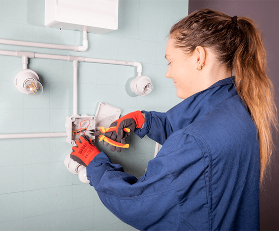 CAP Electricien ou Titre Professionnel (TP) : Quel diplôme choisir ?