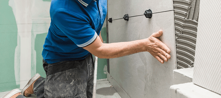 Carreleur en entreprise de rénovation 