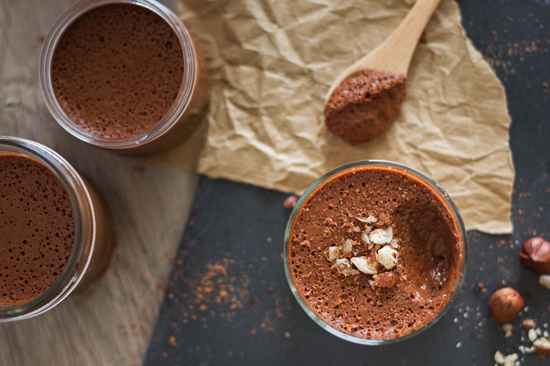 Mousse au chocolat à l'aquafaba et crumble spéculoos